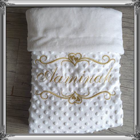 Couverture doublé en minky doux + coussin assortie personnalisé, brodée prénom et/ou ornement
